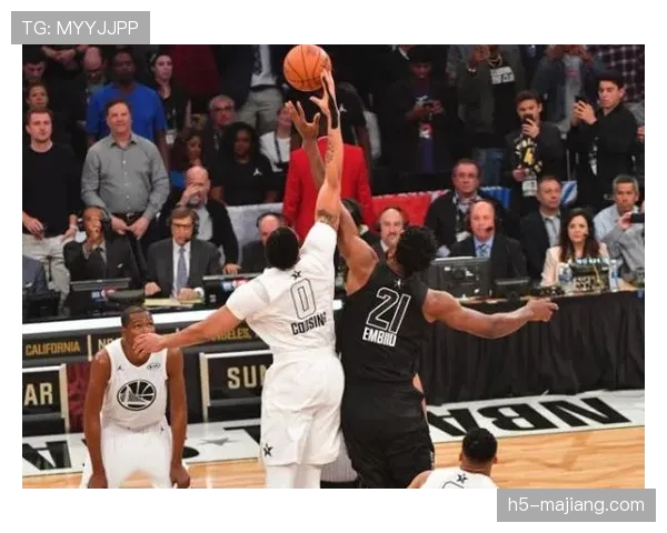 艾顿遭遇背部不适，雷迪克确认其可出战但球队暂不冒险